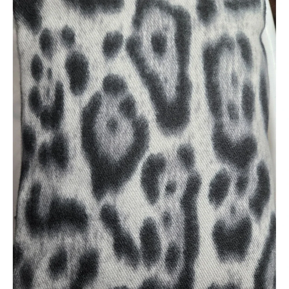 Wander Agio Womens Warm Scarf - Classic Leopard Grey